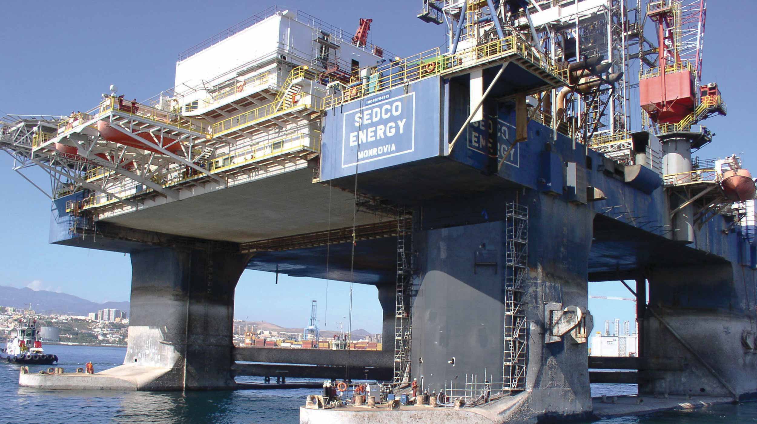 Maintenance of oil platforms performed in Puerto de la Luz and Las Palmas (Gran Canaria) from oil fields in southern Africa.