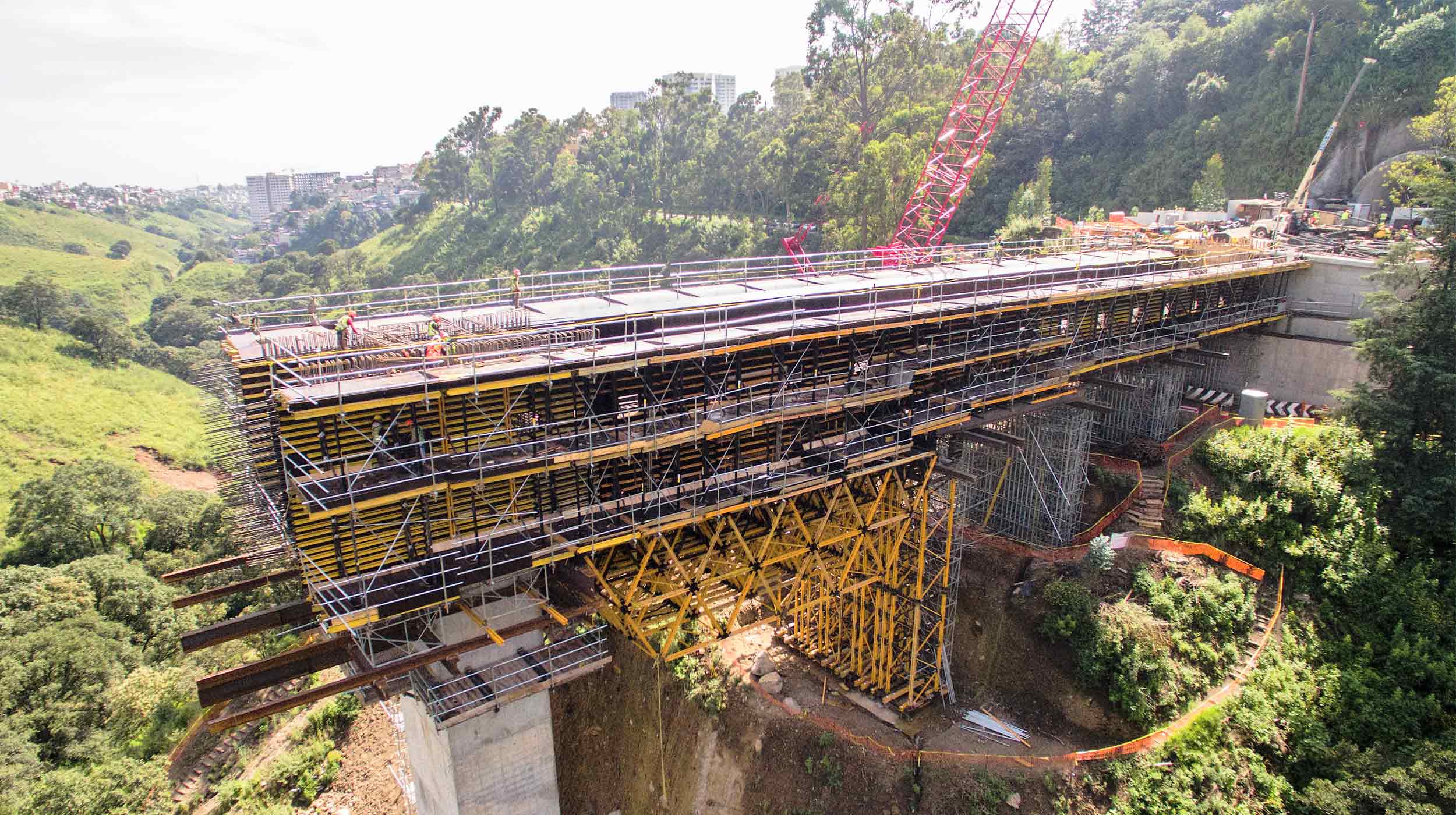 227 m in length to connect Interlomas with the Naucalpan-Toluca