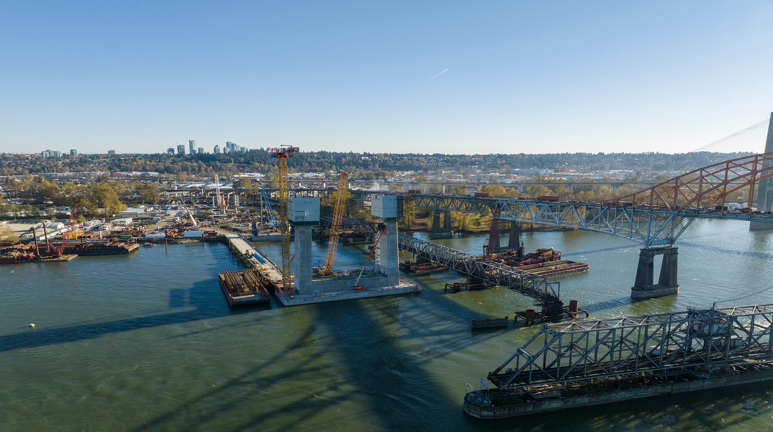 Crossing the Fraser River, the Pattullo Bridge is a key connection between New Westminster and Surrey in British Columbia. The bridge, which is more than 80 years old and does not meet modern design standards, is being replaced with a new bridge that will improve safety and reliability for drivers, cyclists, and walkers, as well as goods movement.