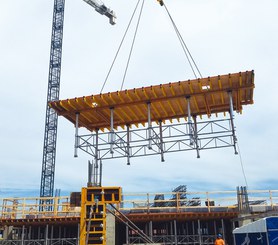 Lifting of a VR-L Table combined with ALUPROP aluminium prop.