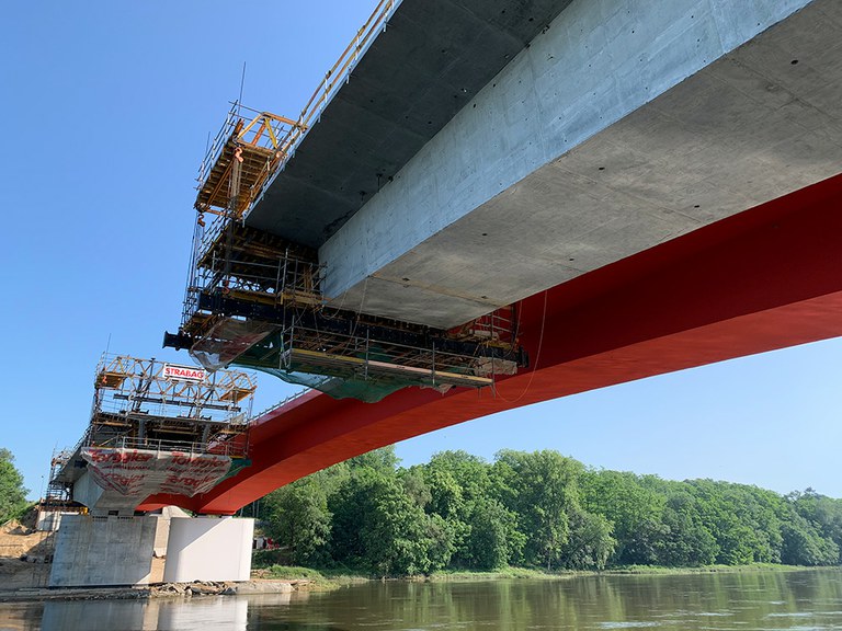 Flexibility and safety with the CVS Cantilever Formwork Carriage in the construction of the MS-4B Bridge in Poland