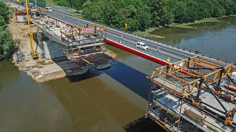 Flexibility and safety with the CVS Cantilever Formwork Carriage in the construction of the MS-4B Bridge in Poland