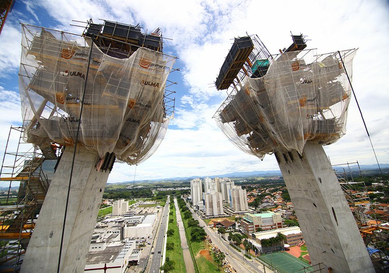 ULMA engineering solutions on the emblematic Arch of Innovation bridge, Brazil