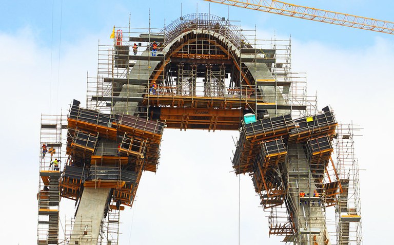 ULMA engineering solutions on the emblematic Arch of Innovation bridge, Brazil