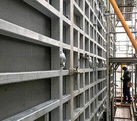 Panneaux dotés d’un cadre en acier renforcé.