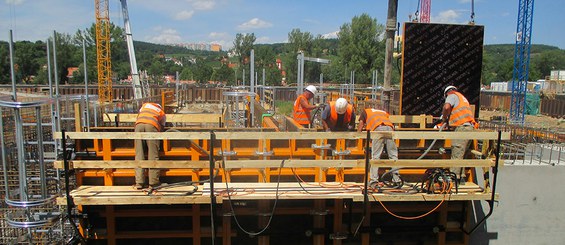 Système optimisé pour réduire le temps de coulée des murs.