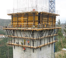 Grandes plates-formes de travail protégées.