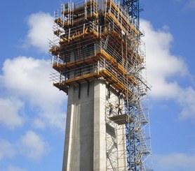 Système auto grimpant ATR dans la construction de piles.