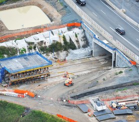 Demi-travée et passage inférieur.