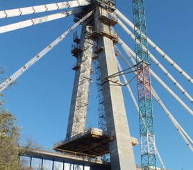 Tours d'escalier d'accès pour la construction de pylônes.