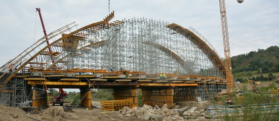 Pont surplombant la Stradomka, Bochnia, Pologne