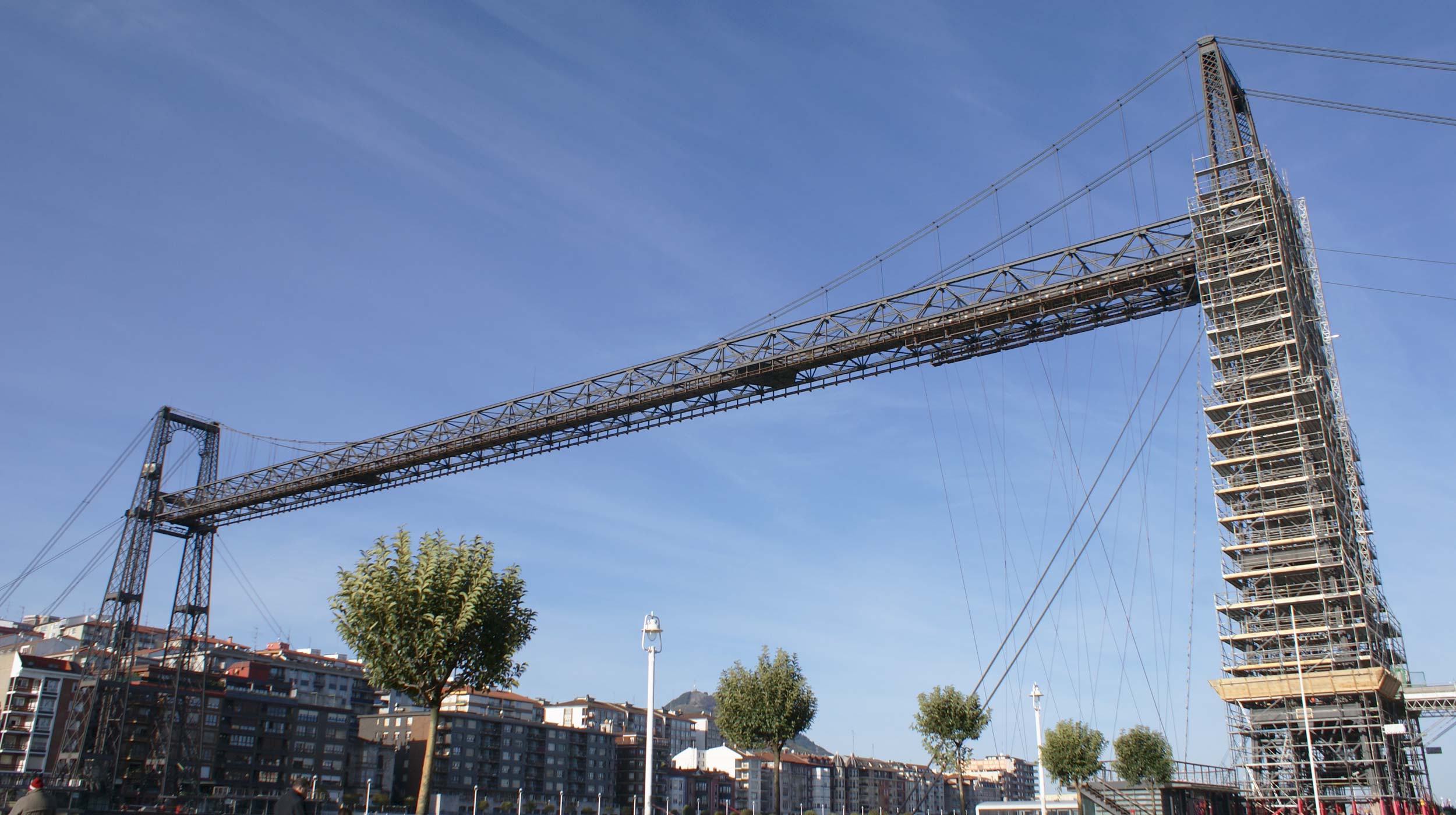 Déclaré Patrimoine de l’Humanité par l’UNESCO en 2006, Le Pont Suspendu ou pont de Biscaye est le symbole de la révolution industrielle de la fin du XIXe siècle.
